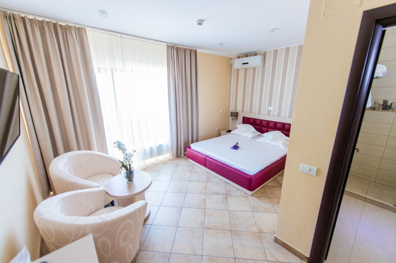 Hotel Prestige Mamaia Esterno foto