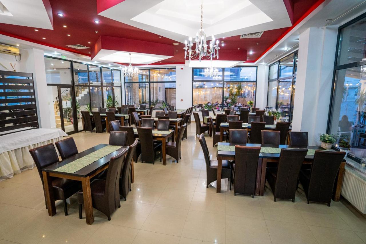 Hotel Prestige Mamaia Esterno foto