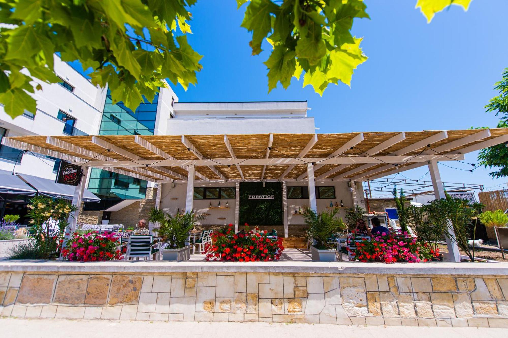 Hotel Prestige Mamaia Esterno foto