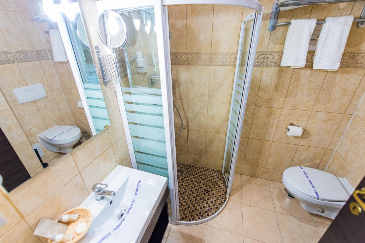 Hotel Prestige Mamaia Esterno foto
