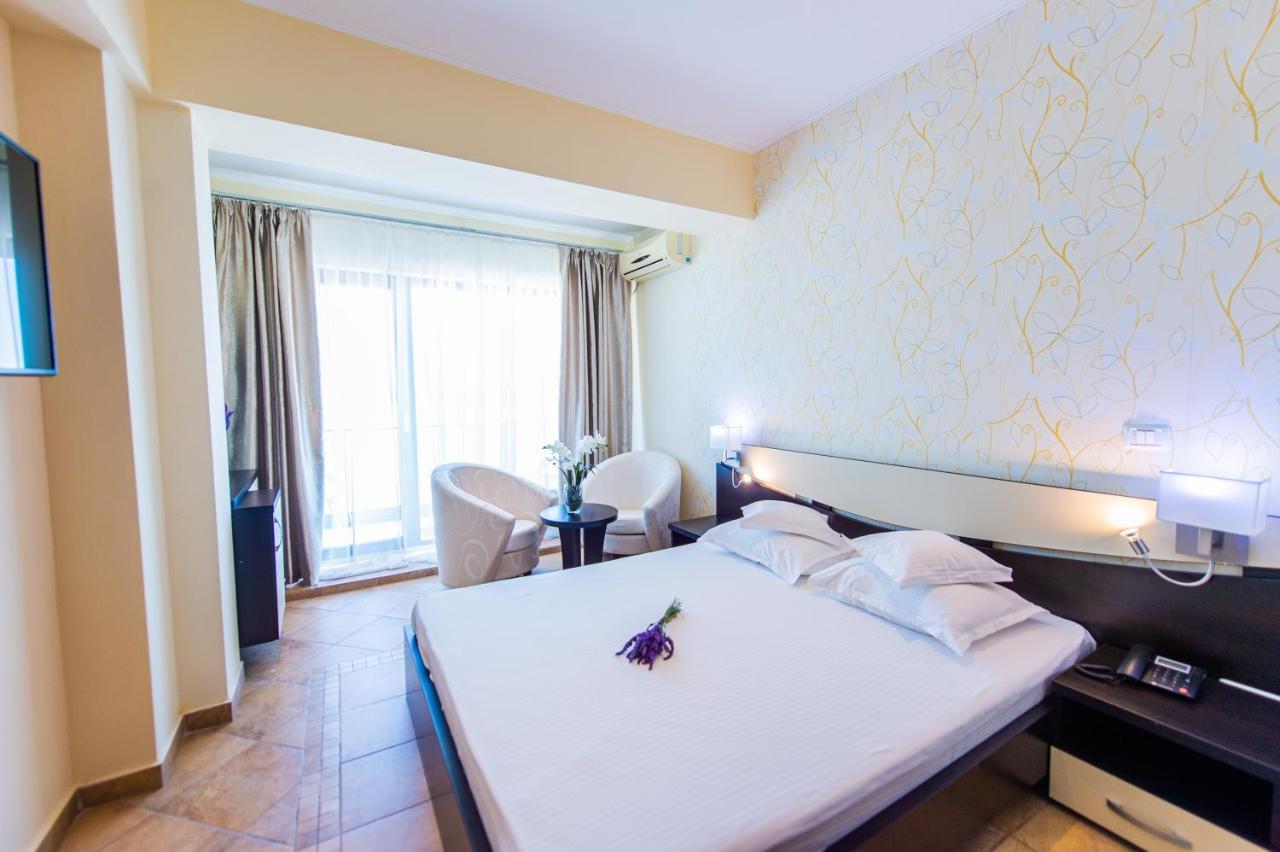 Hotel Prestige Mamaia Esterno foto