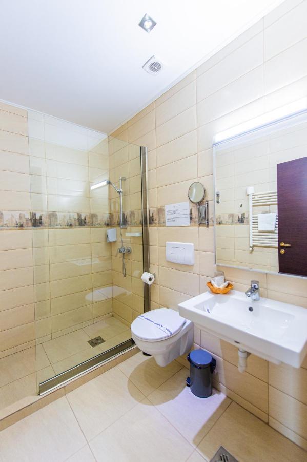 Hotel Prestige Mamaia Esterno foto